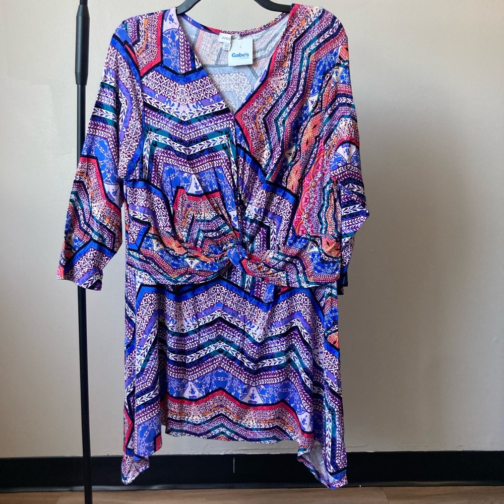 Avenue colorful abstract print top with stretch size 18 / 20